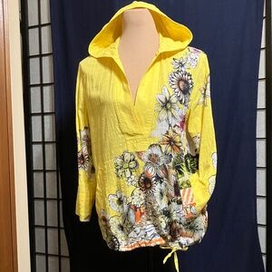 🌼CHICIO'S JOVINA SPORTY BLOOMS, CORNMEAL HOODED COTTON PULLOVER TOP- 3/4 SLEEVE